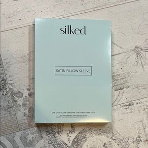 Silked Satin Pillow Sleeve Silver